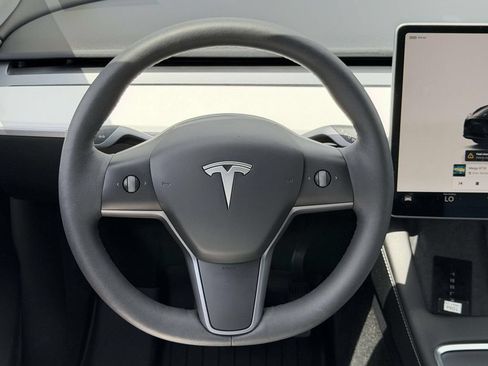 Used 2023 Tesla Model Y Long Range AWD/4WD image 17