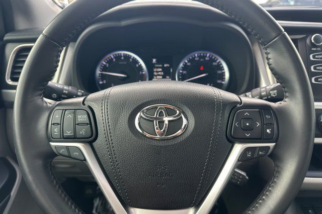 Certified 2019 Toyota Highlander XLE FWD image 30