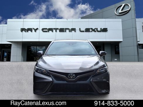 Used 2022 Toyota Camry SE w/ Carpet Mat Package (TMS) AWD/4WD image 2