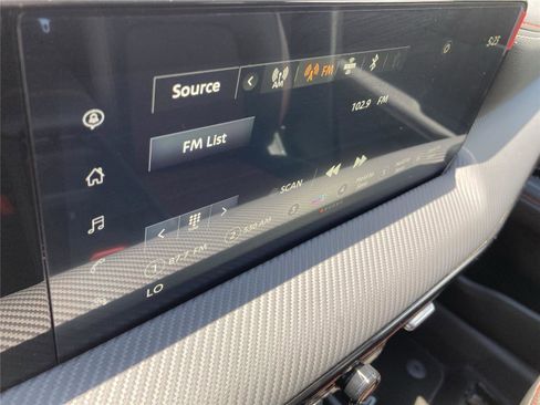 New 2025 Nissan Kicks SR image 18