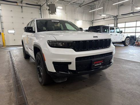Used 2024 Jeep Grand Cherokee L Altitude AWD/4WD image 3