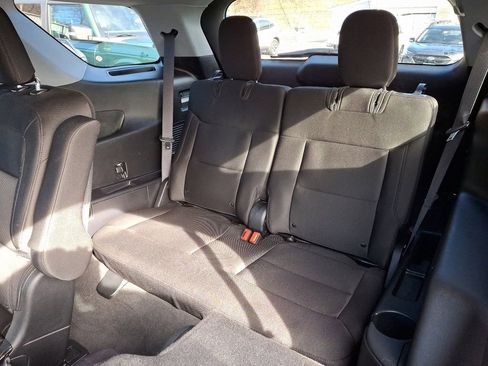 Used 2023 Ford Explorer XLT image 12