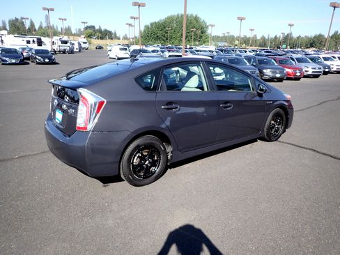 Used 2015 Toyota Prius Three image 5