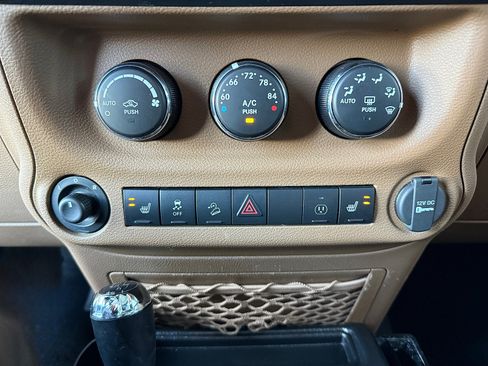 Used 2013 Jeep Wrangler Unlimited Rubicon w/ Max Tow Pkg image 17