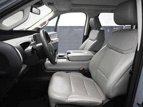 Certified 2025 Ford Expedition Active AWD/4WD image 10