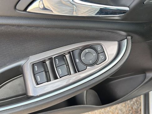 Used 2022 Chevrolet Malibu LT FWD image 21