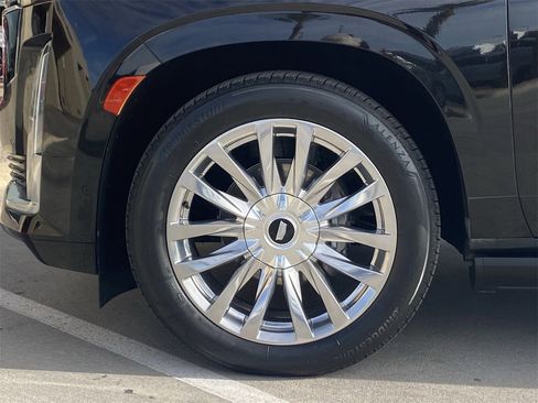 Used 2022 Cadillac Escalade Premium Luxury w/ Performance Package image 9