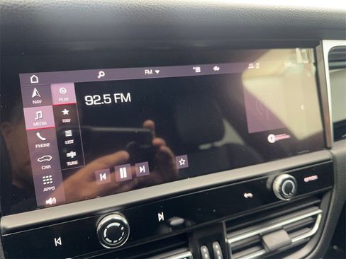 Used 2022 Porsche Macan image 62