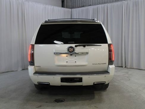 Used 2013 Cadillac Escalade Premium image 23