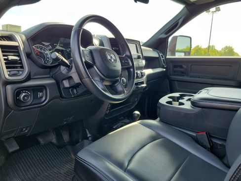 Used 2023 RAM 2500 Tradesman w/ Chrome Appearance Group AWD/4WD image 19