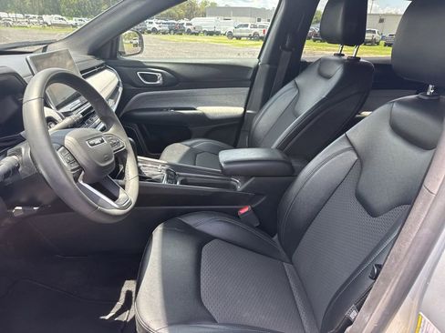 Used 2024 Jeep Compass Latitude AWD/4WD image 8
