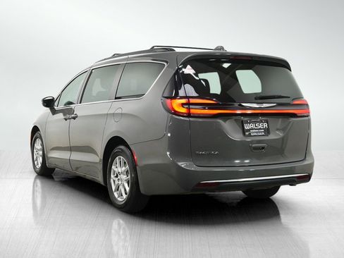 Used 2022 Chrysler Pacifica Touring-L FWD image 3