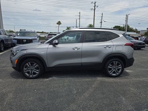 Used 2021 Kia Seltos S AWD/4WD image 5