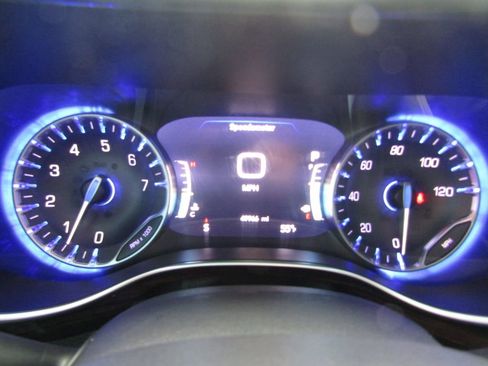 Used 2023 Chrysler Pacifica Limited image 28