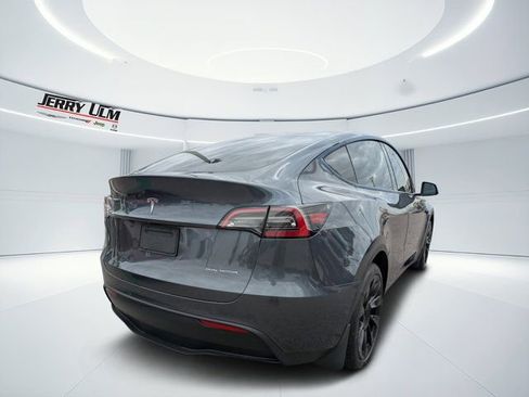 Used 2021 Tesla Model Y Long Range image 3