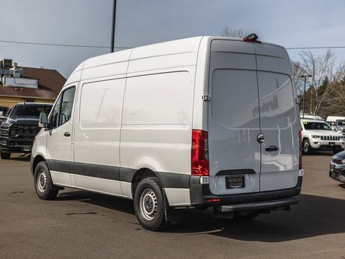 Used 2019 Freightliner Sprinter 3500 image 11