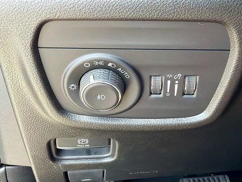 Used 2023 Jeep Grand Cherokee Limited AWD/4WD image 20