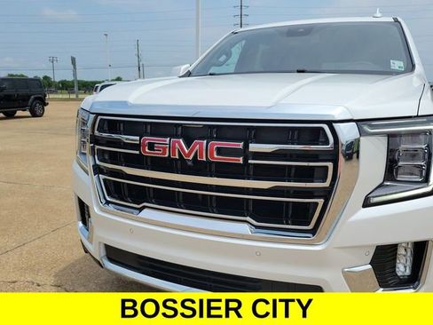 Certified 2023 GMC Yukon XL SLT w/ SLT Premium Package AWD/4WD image 32