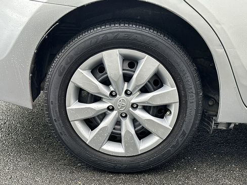 Used 2016 Toyota Corolla LE FWD image 7
