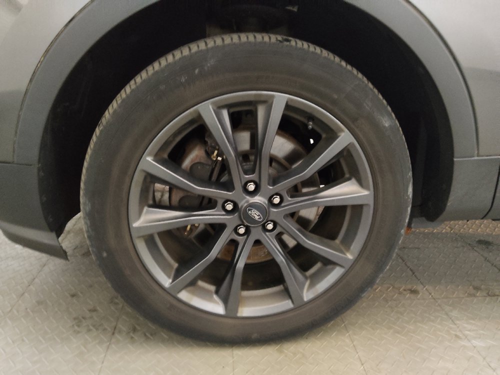 Used 2017 Ford Explorer XLT w/ Equipment Group 202A AWD/4WD image 31