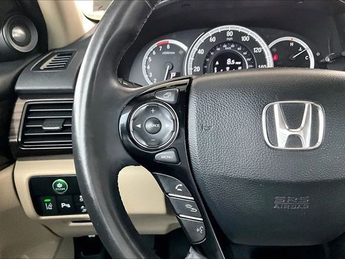 Used 2016 Honda Accord Touring image 10