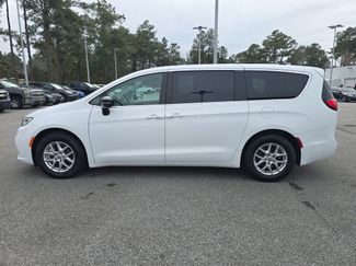 Used 2024 Chrysler Pacifica Touring-L video 2