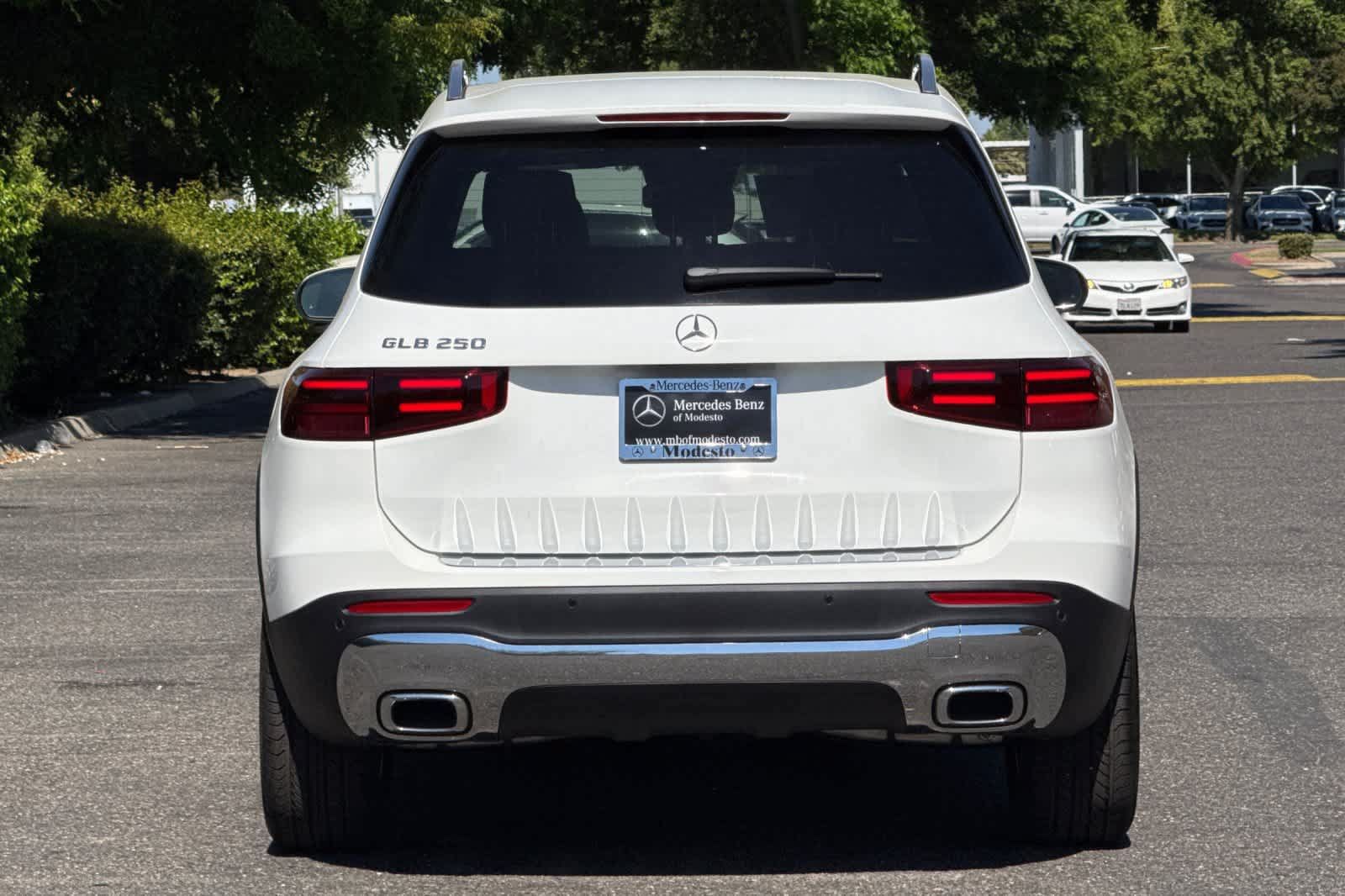 New 2026 Mercedes-Benz GLB 250 image 4