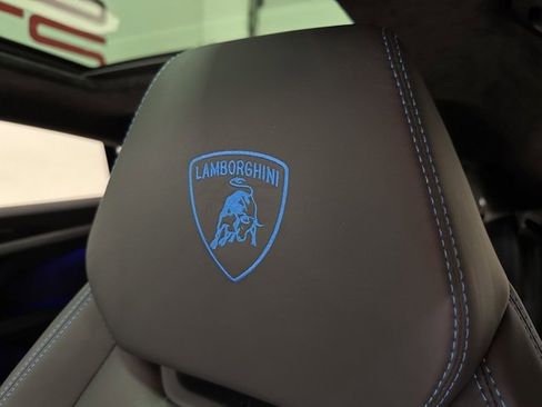 Used 2020 Lamborghini Urus image 24