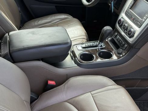 Used 2014 GMC Acadia SLT FWD image 16