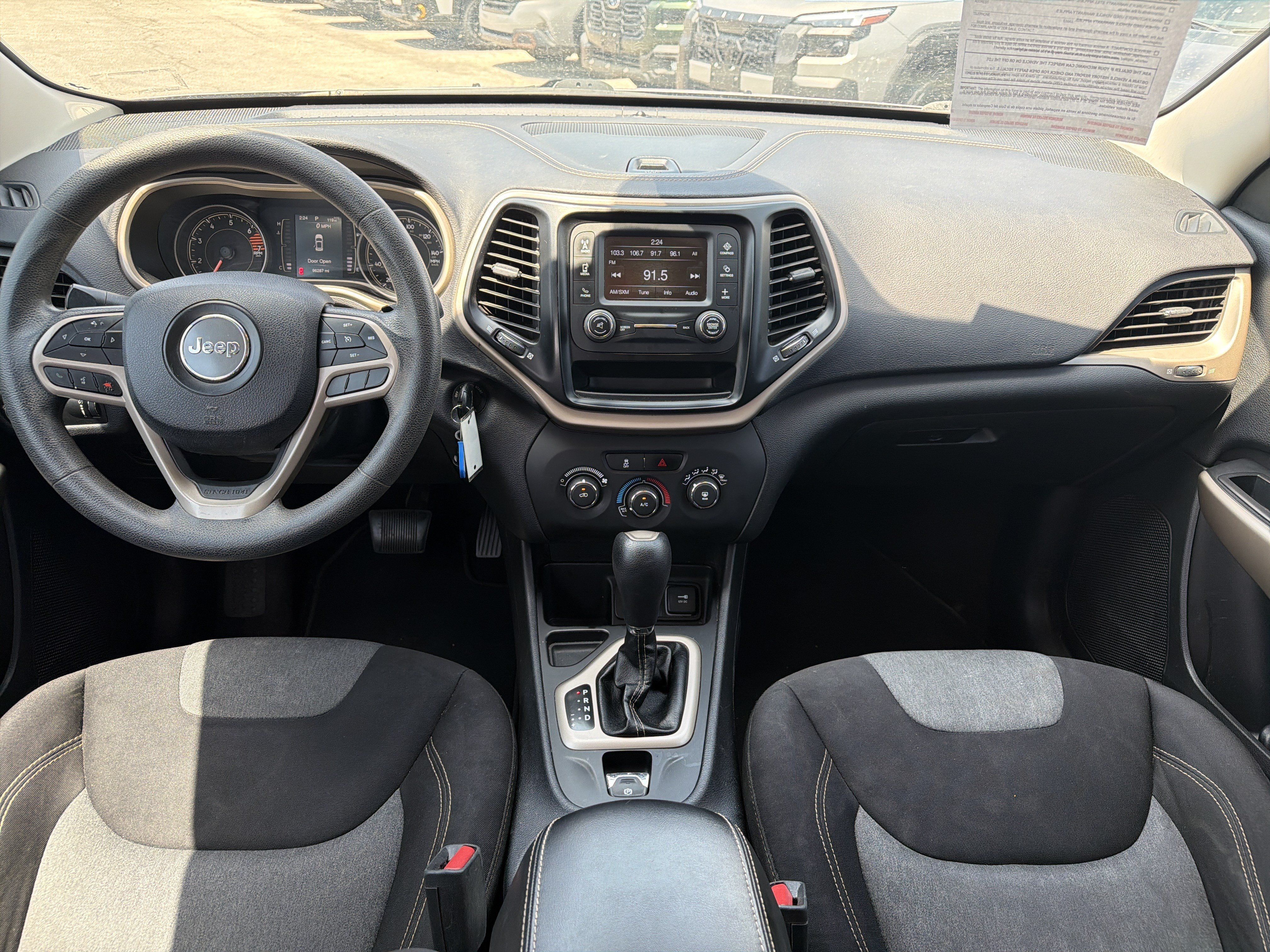 Used 2018 Jeep Cherokee Latitude FWD image 10