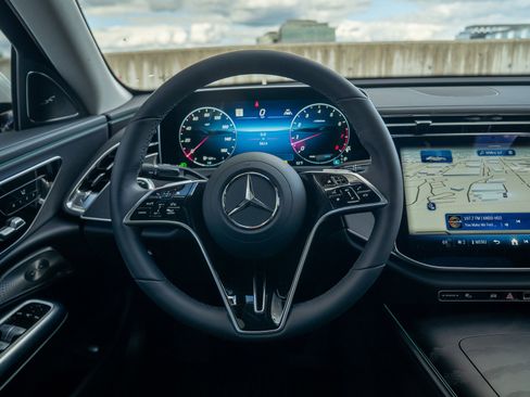 Certified 2025 Mercedes-Benz E 350 4MATIC Sedan image 21