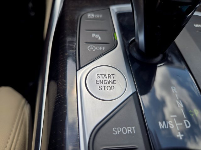 Used 2020 BMW 330i Sedan w/ Premium Package RWD image 23