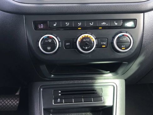 Used 2015 Volkswagen Tiguan SEL image 26
