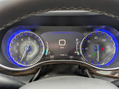 Used 2023 Chrysler Pacifica Limited FWD image 21