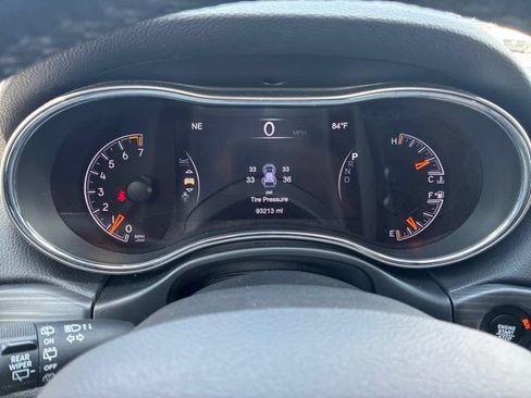 Used 2021 Jeep Grand Cherokee Laredo AWD/4WD image 10
