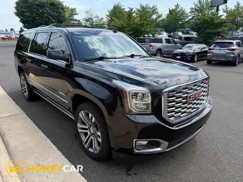 Used 2019 GMC Yukon XL Denali w/ Denali Ultimate Package AWD/4WD image 1