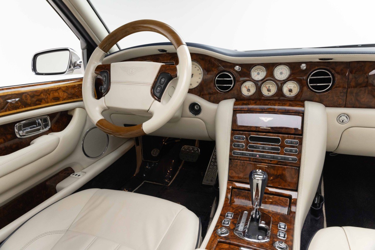 Used 2008 Bentley Arnage R RWD image 12