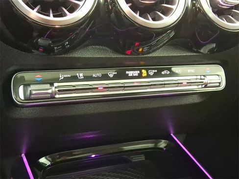 Used 2021 Mercedes-Benz GLB 35 AMG 4MATIC image 17