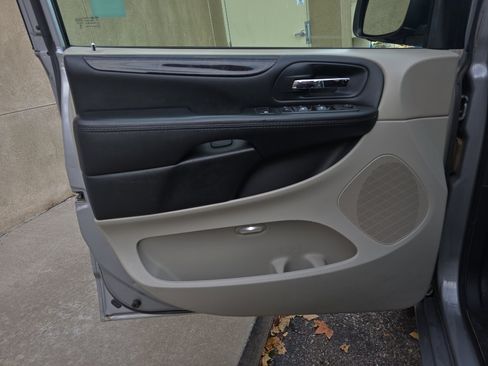 Used 2017 Dodge Grand Caravan SE w/ Power Window Group image 21