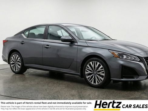 Used 2025 Nissan Altima 2.5 SV image 1