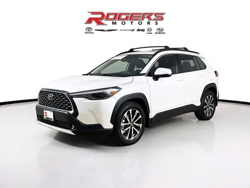 Certified 2024 Toyota Corolla Cross XLE w/ Convenience Package image 8