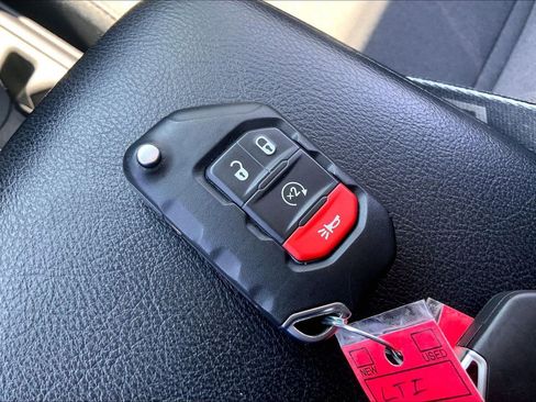 Used 2024 Jeep Wrangler Unlimited AWD/4WD image 14
