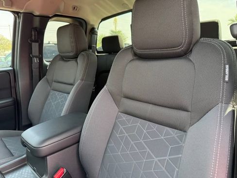 Certified 2025 Nissan Frontier SV RWD image 12
