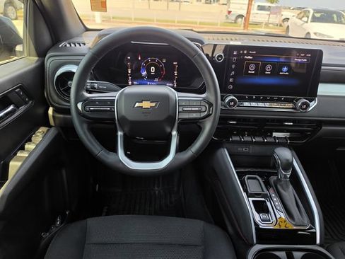 Used 2023 Chevrolet Colorado LT w/ LT Convenience Package II RWD image 9