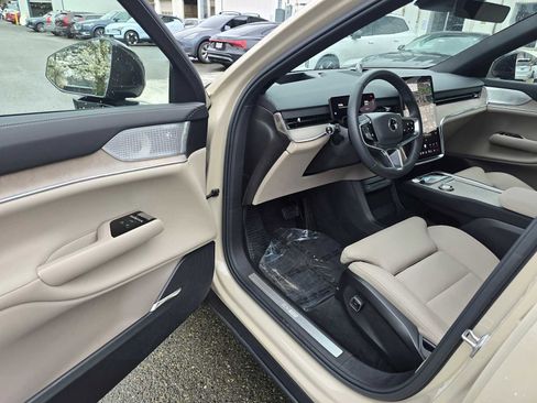 Certified 2025 Volvo EX90 Ultra image 21