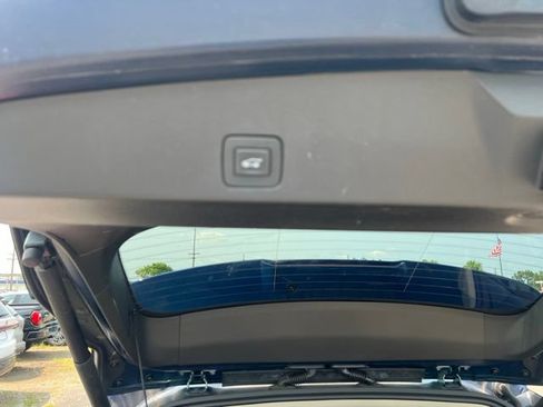 Used 2023 Buick Encore GX Essence w/ Experience Buick Package AWD/4WD image 17