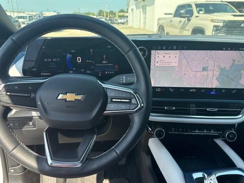 Used 2025 Chevrolet Equinox EV LT w/ Convenience Package FWD image 7