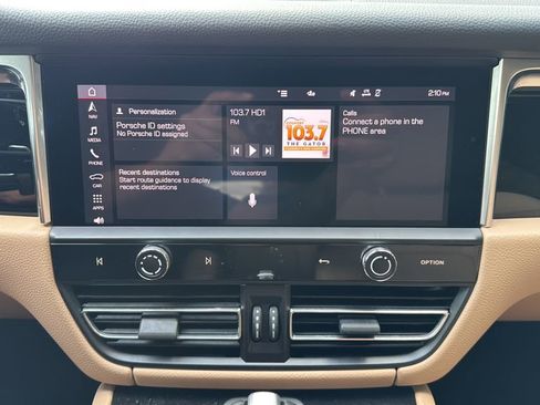 Certified 2023 Porsche Macan w/ Premium Package Plus image 12