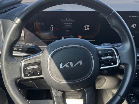 Used 2024 Kia Sorento S AWD/4WD image 11