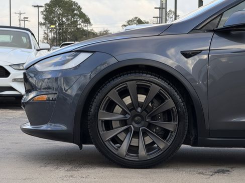 Used 2022 Tesla Model X Plaid image 11